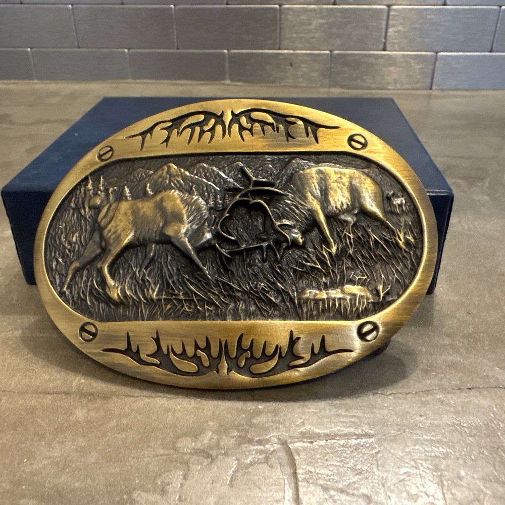 Montana silversmiths fighting brass elks belt buckle